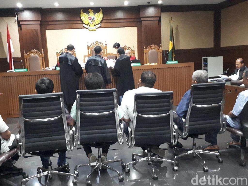 Debat Alot Pengacara Irwandi Yusuf dengan Jaksa KPK Soal Saksi Debat Alot Pengacara Irwandi Yusuf dengan Jaksa KPK Soal Saksi