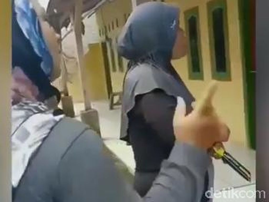 Jaksa Ancam Emak-emak Kampanye Hitam Jokowi Legalkan LGBT 6 Tahun Penjara Jaksa Ancam Emak-emak Kampanye Hitam Jokowi Legalkan LGBT 6 Tahun Penjara
