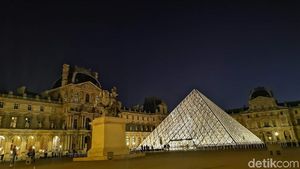 Foto: Berburu Cahaya Magis di Museum Louvre