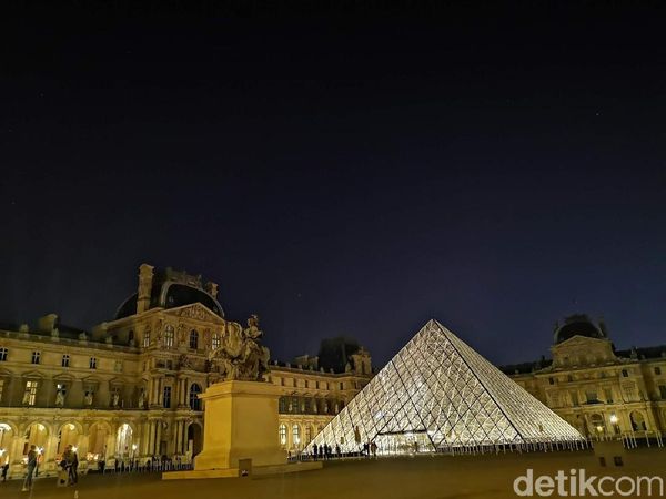 Foto: Berburu Cahaya Magis di Museum Louvre