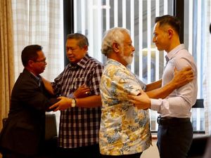 Momen Xanana Peluk SBY dan AHY Saat Jenguk Ani Yudhoyono