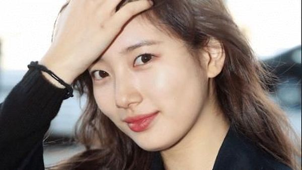 Potret Cantik Bintang Korea Bae Suzy Tanpa Makeup di Bandara Incheon