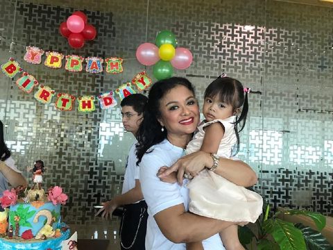 Tetap Akrab, Betharia Sonata Ikut Rayakan Ultah Anak Willy Dozan