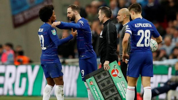 Higuain gantikan Willian.