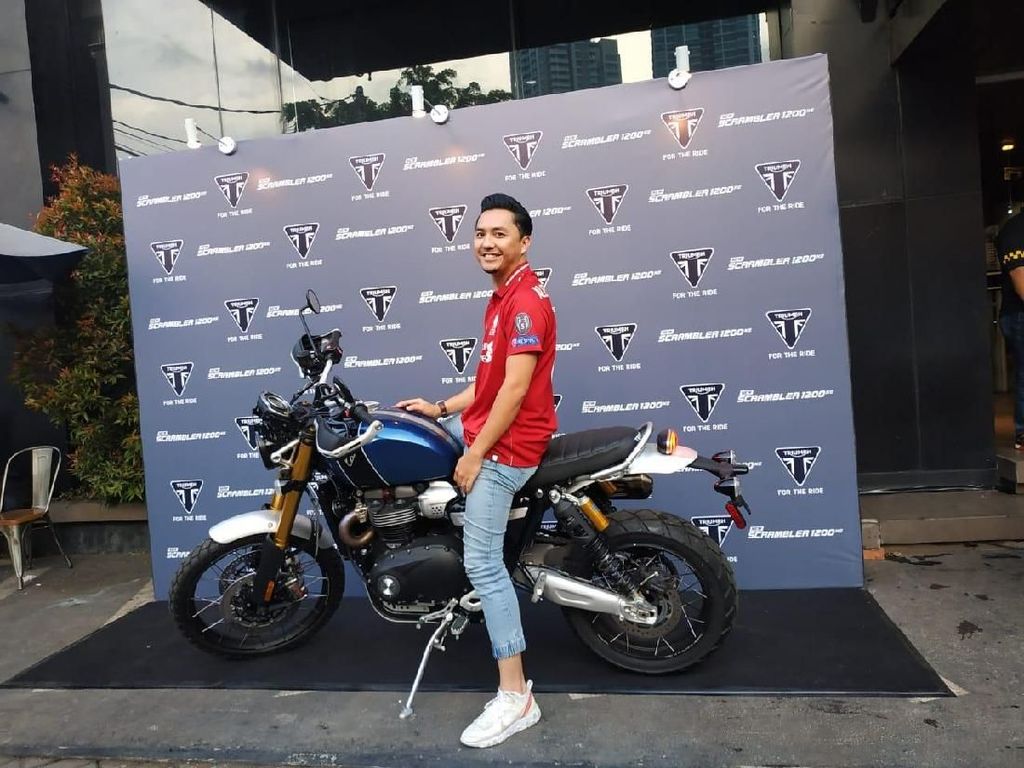 Omesh dan Dian Ayu Lestari Suka Beli Motor Langka untuk Investasi Omesh dan Dian Ayu Lestari Suka Beli Motor Langka untuk Investasi