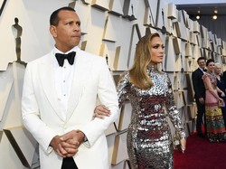 Selamat! Jennifer Lopez Resmi Tunangan