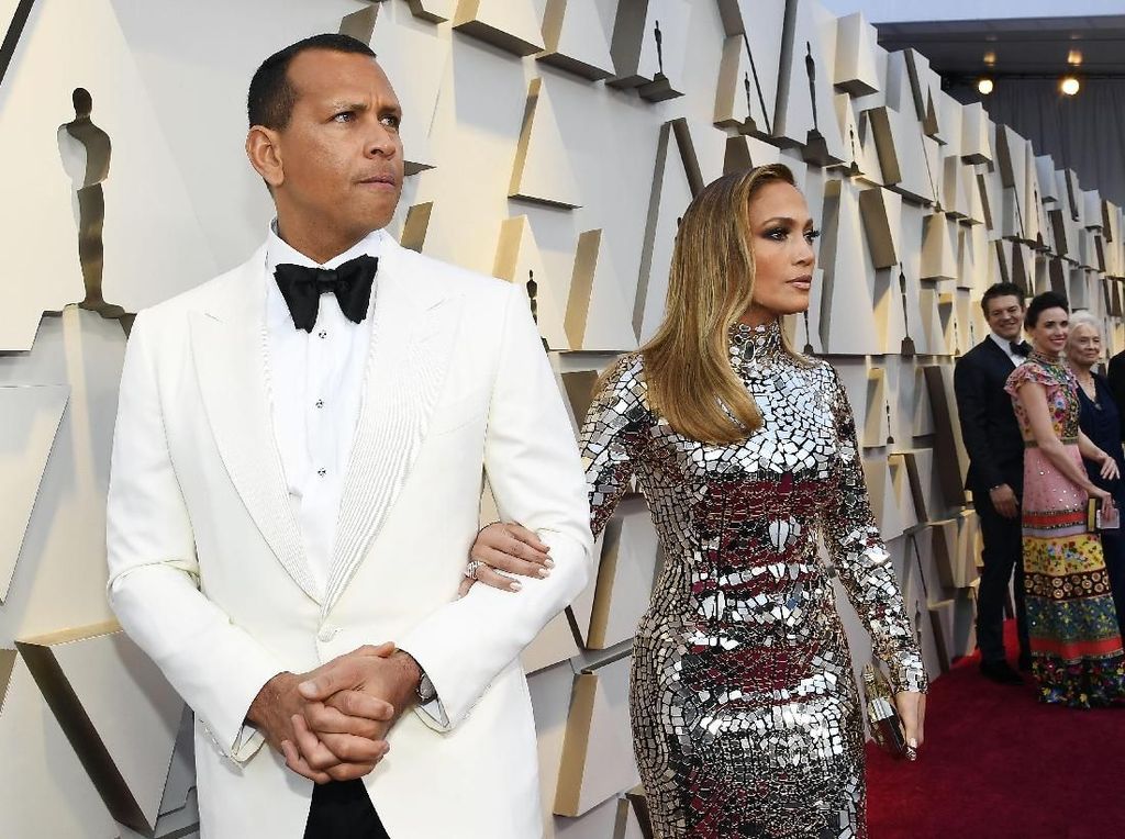 Congrats! Jennifer Lopez Resmi Tunangan dengan Alex Rodriguez Congrats! Jennifer Lopez Resmi Tunangan dengan Alex Rodriguez