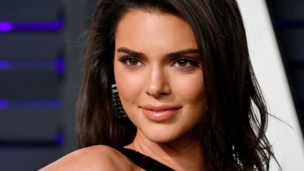 Hidung Kendall Jenner Disebut Hasil Oplas, Ini Foto Before-Afternya
