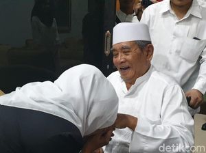 Sambangi PWNU, Khofifah Harap Kiai Iringi Langkahnya Pimpin Jatim
