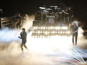 The Show Must Go On Dokumenter Queen Bersama Adam Lambert The Show Must Go On Dokumenter Queen Bersama Adam Lambert