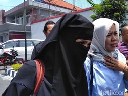 Balik Jakarta, Mulan Tak Temani Sidang Lanjutan Dhani
