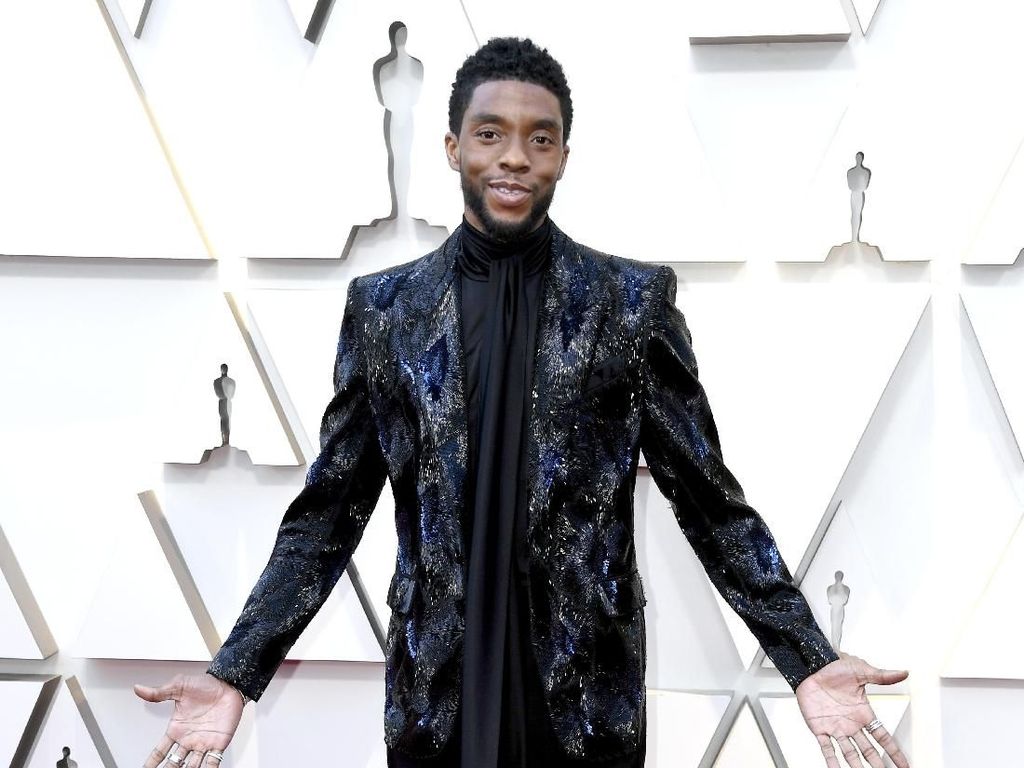 Chadwick Boseman Black Panther Meninggal, Istri dan Keluarga di Sampingnya Chadwick Boseman Black Panther Meninggal, Istri dan Keluarga di Sampingnya