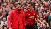 MU dan Liverpool bermain imbang di babak pertama. Kerugian dialami MU, ada tiga pemain cedera hingga jatah pergantian habis. Lee Smith/Reuters.