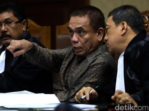 Irwandi Yusuf Minta Hakim Hadirkan Eks Panglima GAM ke Sidang Irwandi Yusuf Minta Hakim Hadirkan Eks Panglima GAM ke Sidang