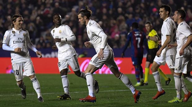 Pemain Madrid hendak berselebrasi dengan Bale.
