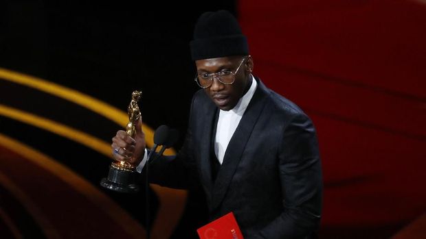 Berkat 'Green Book', Mahershala Ali mendapatkan Oscar.
