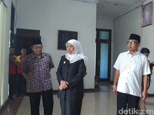 Khofifah akan Bangun Pabrik Pengolahan Limbah B3 di Lamongan Khofifah akan Bangun Pabrik Pengolahan Limbah B3 di Lamongan