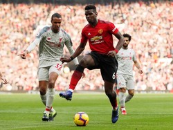 Gol MU pada menit ke-75 dianulir. Joel Matip melakukan gol bunuh diri, tapi Chris Smalling sudah berdiri di posisi offside sebelum mengirim umpan. Lee Smith/Reuters.