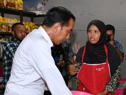 Video Momen Akrab Jokowi Candai Ibu-ibu di Cilacap