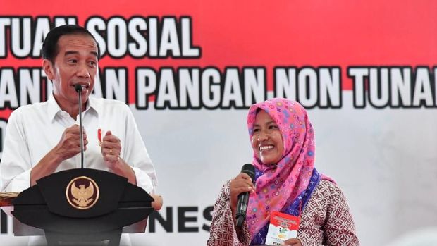Tim Prabowo Nilai Bagi-bagi Kartu Jokowi Tak Mendidik