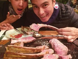 Liburan Ke Turki, Baim Wong Ajak Paula Cicip Beefsteak Salt Bae