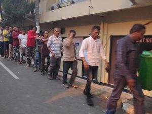 Tim Jaguar Tangkap Puluhan Preman yang Ganggu Proyek Tol Cijago Tim Jaguar Tangkap Puluhan Preman yang Ganggu Proyek Tol Cijago