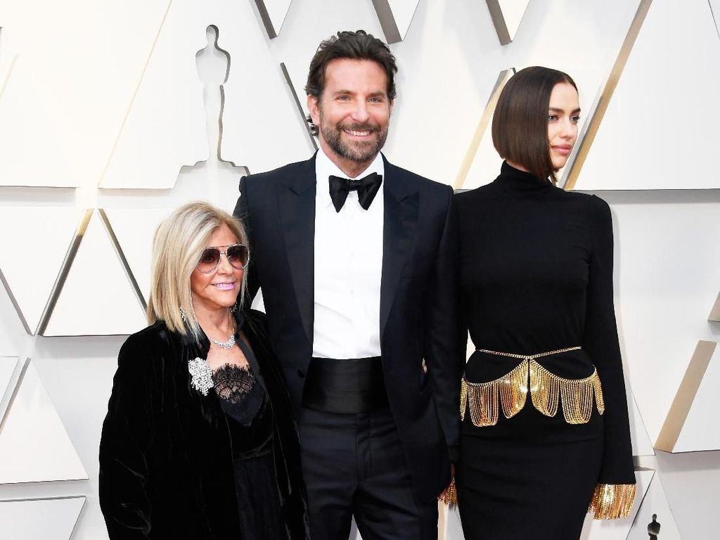 Hubungan Unik Bradley Cooper dengan Sang Bunda Hubungan Unik Bradley Cooper dengan Sang Bunda