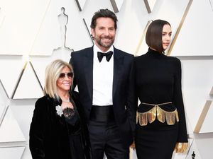 Hubungan Unik Bradley Cooper dengan Sang Bunda Hubungan Unik Bradley Cooper dengan Sang Bunda