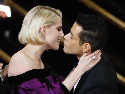 Ciuman dan Kemenangan Pertama Rami Malek