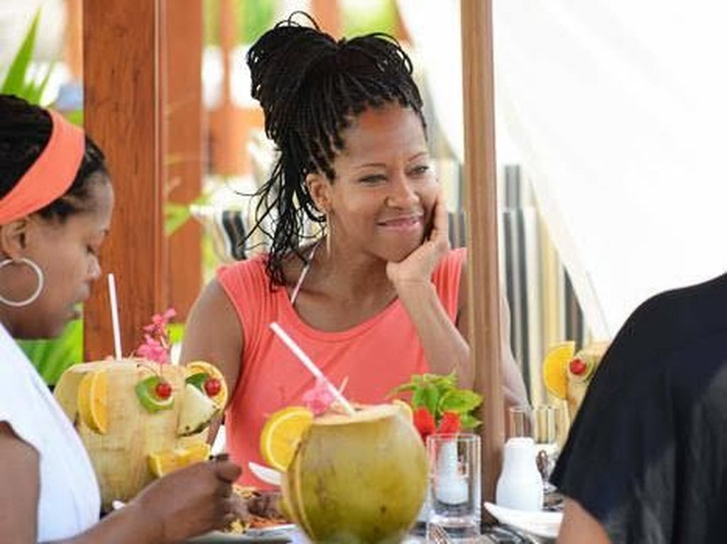Berhasil Dapatkan Piala Oscar, Aktris Regina King Suka Minum Es Kelapa Berhasil Dapatkan Piala Oscar, Aktris Regina King Suka Minum Es Kelapa