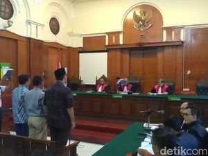 Jaksa Hadirkan Empat Saksi, Dhani Jalani Sidang Soal Idiot