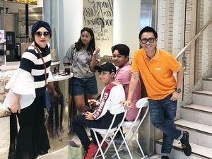 Serunya Viona Rosalina Saat Makan Bareng Keluarga hingga Geng Kepompong Serunya Viona Rosalina Saat Makan Bareng Keluarga hingga Geng Kepompong