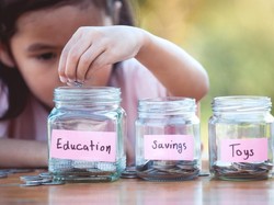 Tips Mengajari Anak Cerdas Finansial Sejak Kecil