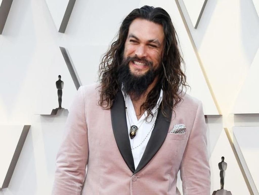 Perut Tak Kotak-kotak Lagi, Jason Momoa Dapatkan Body Shaming dari Netizen Perut Tak Kotak-kotak Lagi, Jason Momoa Dapatkan Body Shaming dari Netizen