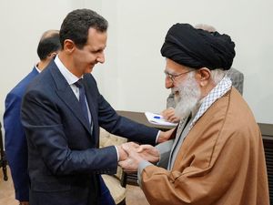 Pertama Kali ke Iran Sejak Konflik Suriah, Assad Temui Khamenei