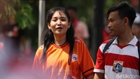 Mereka datang dengan mengenakan jersey Persija.