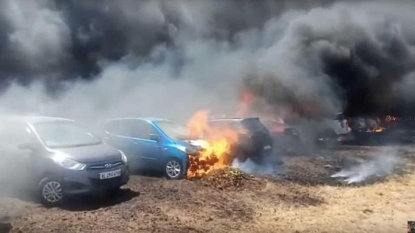 Ratusan Mobil Terbakar karena Rokok