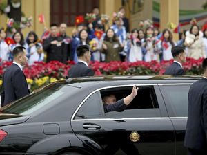 Usai Naik Kereta 60 Jam, Kim Naik Mobil 170 Km ke Hanoi