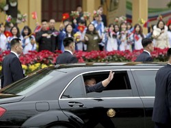 Usai Naik Kereta 60 Jam, Kim Naik Mobil 170 Km ke Hanoi