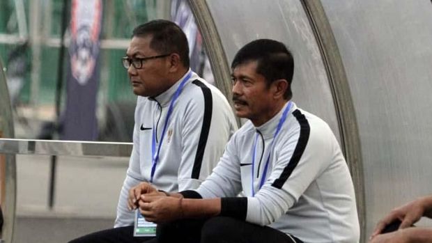 Menpora RI Imam Nahrawi ucapkan terima kasih kepada pelatih Timnas Indonesia U-22 Indra Sjafri. (