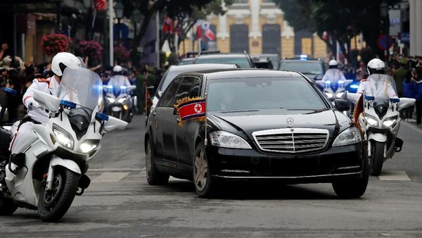 Mobil Antipeluru Setia Temani Kim Jong Un saat Bertemu Trump