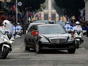 Mobil Antipeluru Setia Temani Kim Jong Un saat Bertemu Trump Mobil Antipeluru Setia Temani Kim Jong Un saat Bertemu Trump