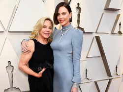 Charlize Theron Tak Malu Cerita soal Ayahnya yang Mati Dibunuh Sang Ibu