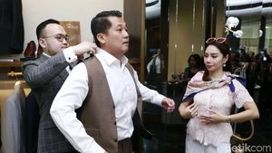 Femmy Permatasari Temani Calon Suami Fitting Jas Puluhan Juta