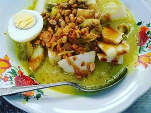 Biar Hangat Pagi Ini Enaknya Sarapan Lontong Kari yang GUrih Mantap Biar Hangat Pagi Ini Enaknya Sarapan Lontong Kari yang GUrih Mantap