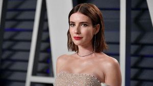 Gaya Seksi Emma Roberts dengan Dress Menerawang