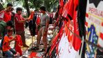 Atribut Persija Ramai Dijajakan di Stadion GBK