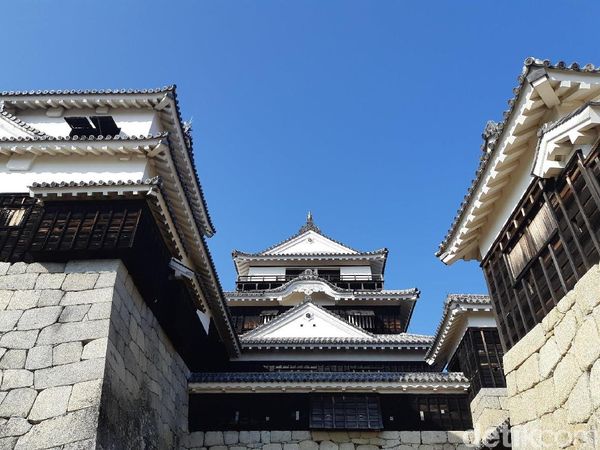 Foto: Kastil Kebanggaan Jepang yang Dibangun di Atas 2 Gunung