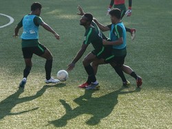 Timnas Indonesia U-22 menggelar latihan terakhir menjelang berlaga di Piala AFF. Latihan berlangsung di Lapangan ABC, Kompleks Gelora Bung Karno, Jakarta, Kamis (14/2/2019). Rengga Sancaya/detikFoto.