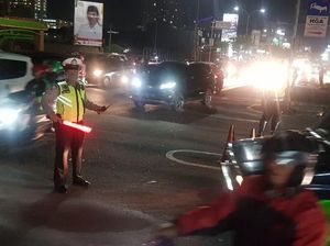 APIL di Simpang Margonda Mati Sejak Pagi, Polisi Turun Atur Lalin APIL di Simpang Margonda Mati Sejak Pagi, Polisi Turun Atur Lalin